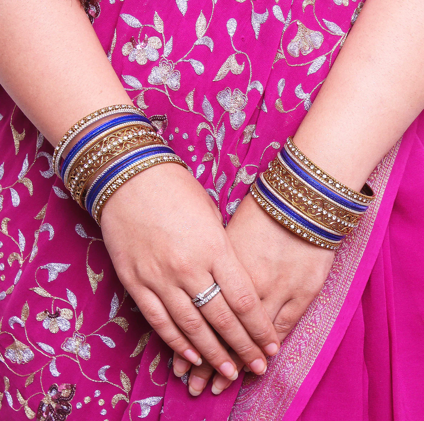 Intricate Bracelet With Running Stone Work And Shinning Bangle Set - Image 14